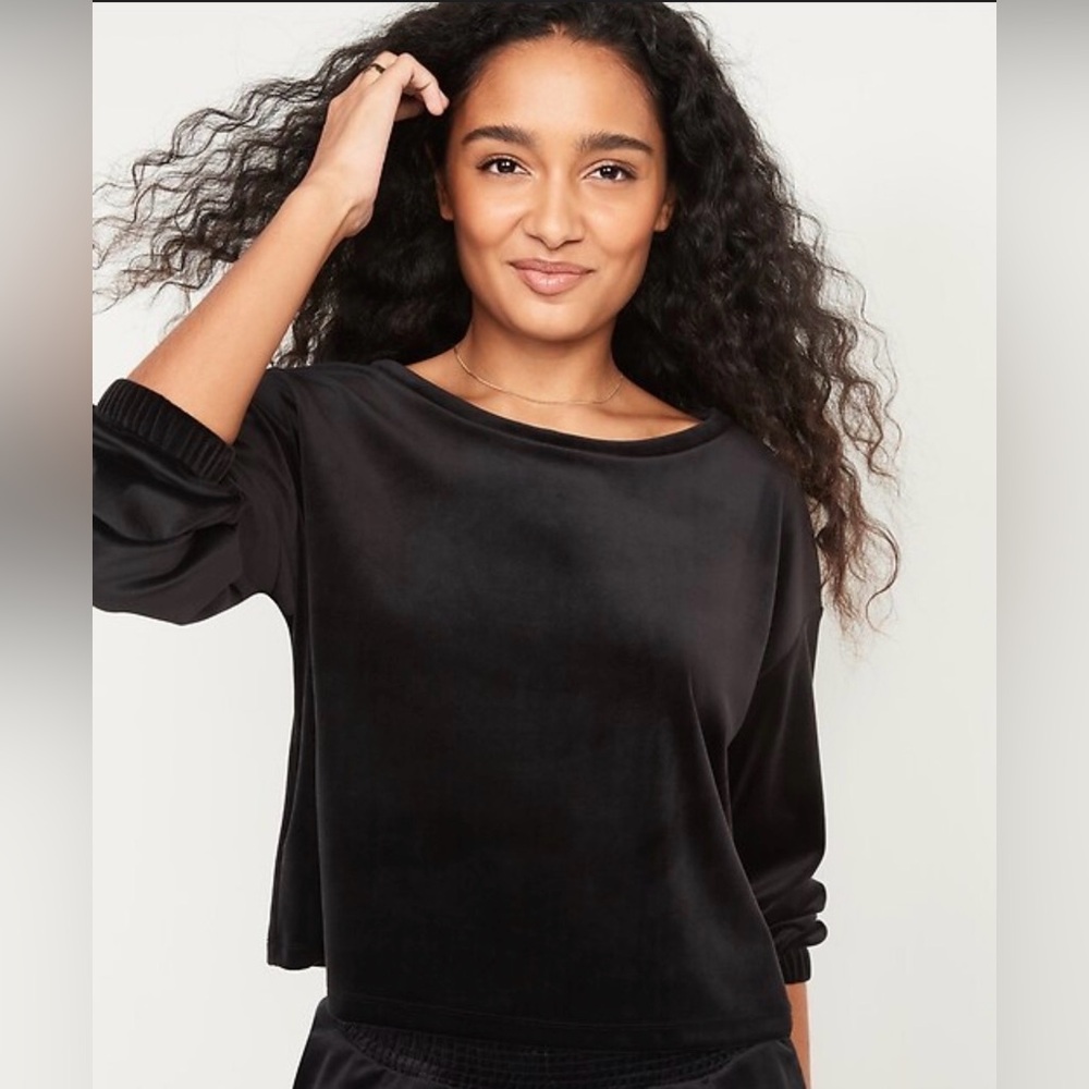 Soft Cozy Old Navy Black Velvet Long Sleeve Crop Pull Over Lounge Pajama Top